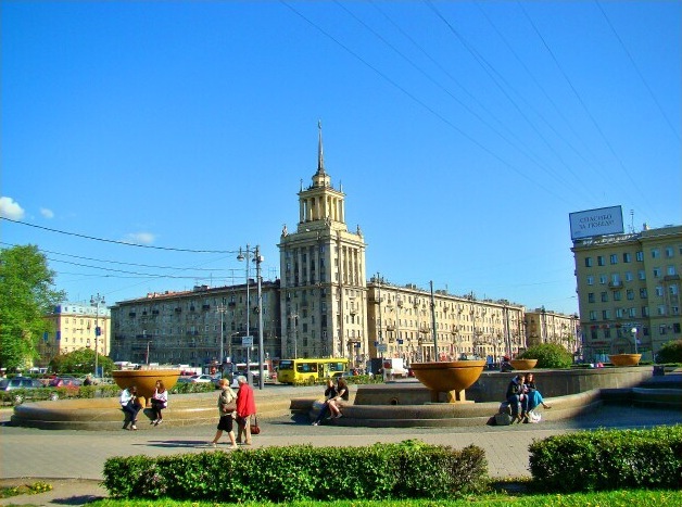 Дом со шпилем на Московском