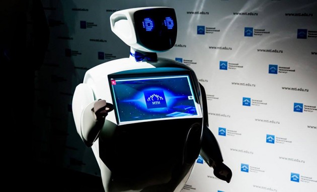 znakomtes_alantim_sotsialniy_robot_na_race_14407522994228_image